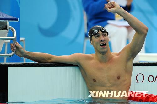 Der US-Schwimmer Michael Phelps holte sich am Samstag im 100m-Schmetterlingsschwimmen seine siebte Goldmedaille und stellte dabei mit 50’’58 einen neuen Olympiarekord auf.