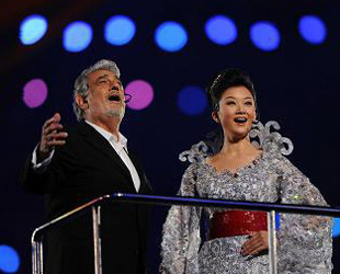 Placido Domingo und Song Zuying singen 'die Liebesflamme'