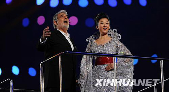 Song Zuying und Placido Domingo singen 'Die Liebesflamme'