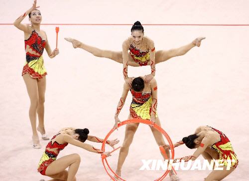 2 China hat am Sonntagnachmittag bei der Rhythmische Sportgymnastik mit 35,225 Punkten eine Silbermedaille gewonnen. Die Goldmedaille ging an Russland (35,550) und Platz Drei belegte Belarus (Wei?russland).