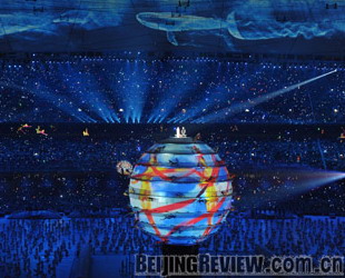 Das Olympia-Titellied von Beijing gesungen von Sarah Brightman und Liu Huan und komponiert von Chen Qigang beschw?rt Einfachheit, Reinheit und Frieden.
