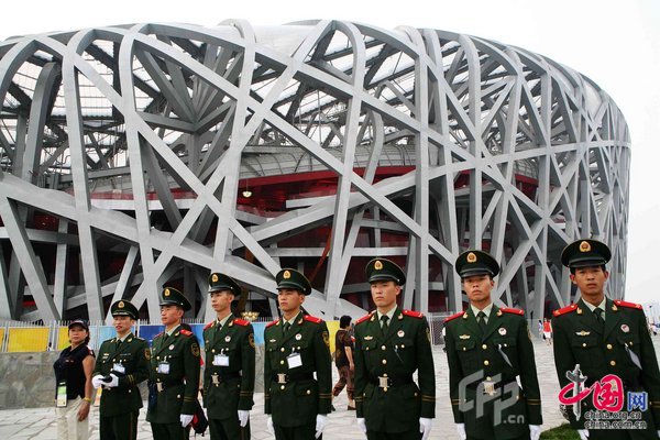 7 Die Beijinger Olympischen Spiele sind seit Sonntag Geschichte. Nun wartet das 'Vogelnest' nur noch auf die Abschlusszeremonie.