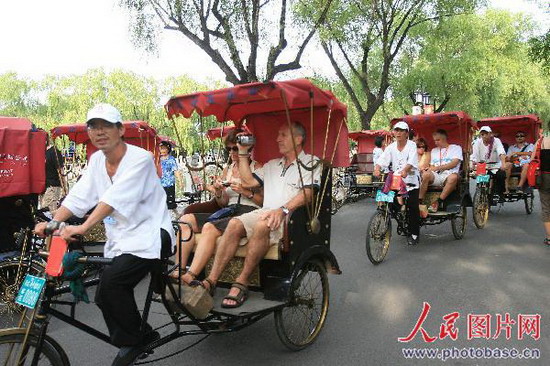 W?hrend der Olympischen Spiele in Beijing kamen viele ausl?ndische Touristen in die Hauptstadt Chinas. Ein Rundgang durch die Hutongs (alte Beijinger Gassen) ist ein guter Weg, den Charme der Altstadt kennen zu lernen.