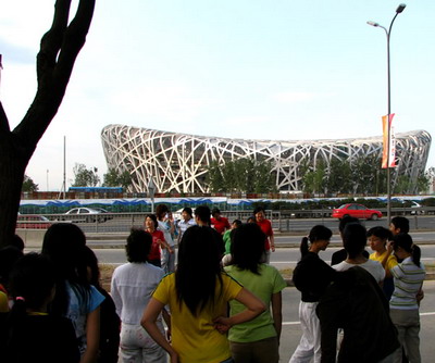 4 Siebzig Prozent der Chinesen planen, nach den Olympischen Spielen durch China oder ins Ausland zu reisen, wie eine Online-Umfrage ergab. Die neueste Umfrage, durchgeführt von Chinas führender Reiseagentur Ctrip, wurde unter 1000 Befragten aus ganz China durchgeführt.