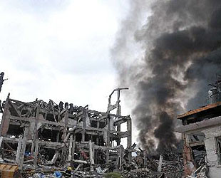 In einer Werkhalle der Guangxi Vinylon Gruppe GmbH (kurz Guangwei-Gruppe), die in der Stadt Yizhou domiziliert ist, kam es kurz vor 7 Uhr zu einer heftigen Explosion.