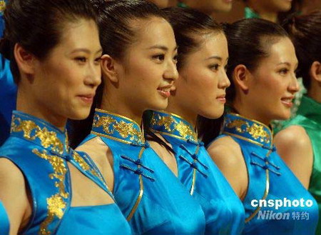 5 Alle fünf Modelle – &apos;Blau-Wei?es-Porzellan&apos;, &apos;Saphirblau&apos;, &apos;Grün des Chinesischen Gelehrtenbaums&apos;, &apos;Jadewei?&apos; und &apos;Rosa&apos; waren jede für sich Aufsehen erregend.