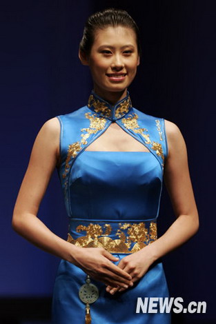 6 Alle fünf Modelle – &apos;Blau-Wei?es-Porzellan&apos;, &apos;Saphirblau&apos;, &apos;Grün des Chinesischen Gelehrtenbaums&apos;, &apos;Jadewei?&apos; und &apos;Rosa&apos; waren jede für sich Aufsehen erregend.