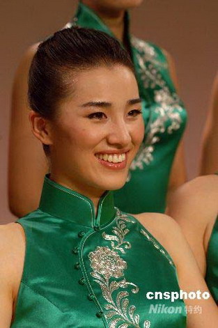 Alle fünf Modelle – &apos;Blau-Wei?es-Porzellan&apos;, &apos;Saphirblau&apos;, &apos;Grün des Chinesischen Gelehrtenbaums&apos;, &apos;Jadewei?&apos; und &apos;Rosa&apos; waren jede für sich Aufsehen erregend.