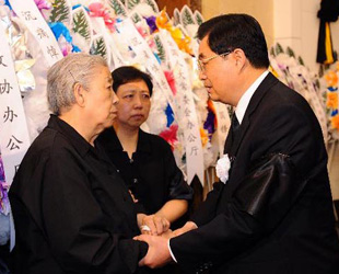 Sterbliche überreste von Hua Guofeng in Beijing einge?schert