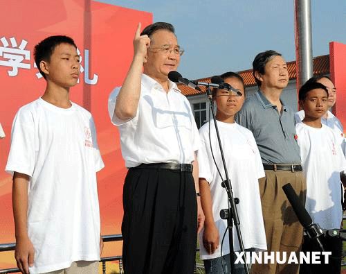 Wen Jiabao besucht Mittelschule Beichuan