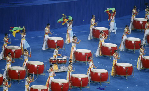 Heute Abend um acht Uhr findet die Er?ffnungsfeier der 13. Beijinger Paralympischen Spiele im Vogelnest, dem Nationalstadion, statt. Momentan wird bereits eine Reihe von Aufführungen veranstaltet.