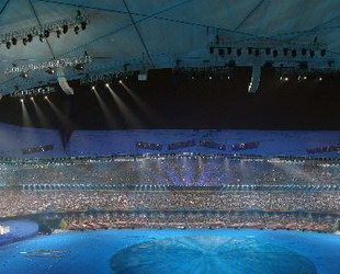 Die Er?ffnungsfeier der Paralympics 2008 findet im Vogelnest, dem Nationalstadion, statt.