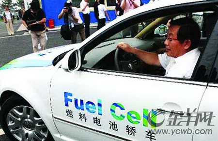 2 Chinas Weg für Autos der neuen Generation ist geebnet. Der Erfolg der w?hrend der Olympischen Spiele eingesetzten Hybridautos soll sich fortsetzen.