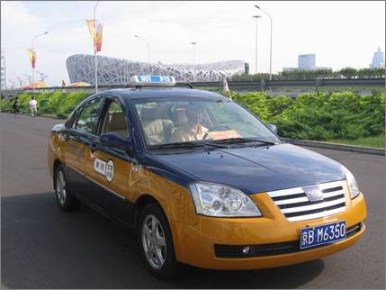 2 Chinas Weg für Autos der neuen Generation ist geebnet. Der Erfolg der w?hrend der Olympischen Spiele eingesetzten Hybridautos soll sich fortsetzen.