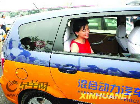 7 Chinas Weg für Autos der neuen Generation ist geebnet. Der Erfolg der w?hrend der Olympischen Spiele eingesetzten Hybridautos soll sich fortsetzen.