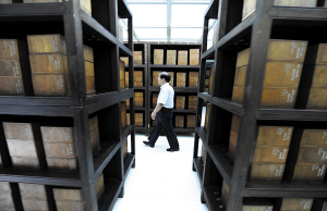 2 Der Entwurf der chinesischen Nationalbobliothek stammt vom deutschen Architekturbüro KSP Engel und Zimmermann, das 2003 den Architekturwettbewerb gewonnen hatte.
