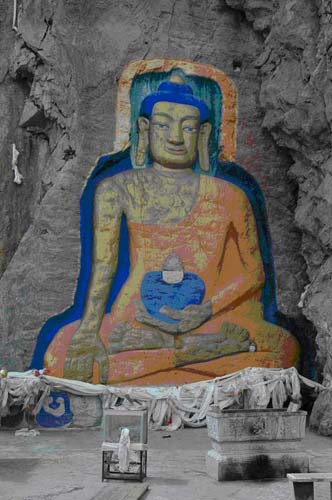 1 In der N?he des Dorfes Zhula im Landkreis Kongpo Gyamda in der Region Nyingchi in Tibet sind 14 gut erhaltenen Steinschnitzereien aus der Mitte des 15. Jahrhunderts entdeckt worden.
