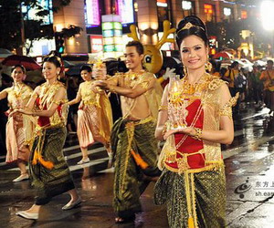Shanghai,Tourismus,Festival,Umzug,Er?ffnungfeier ,Taifun ,Sinkula,World Expo 2010,Blumen,ausl?ndischen,Ensemble,Sch?nheiten auf der Er?ffnungsfeier,Sch?nheiten ,sexy ,Deutschland,Fahrrad