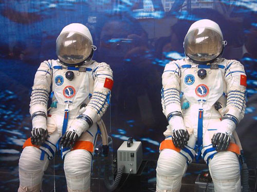 Taikonauten müssen beim Weltraumspaziergang 120-Kilo-Anzug tragen