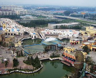 Shanghai bekommt in den n?chsten Jahren zwei neue Vergnügungsparks. N?chsten Juli soll der Happy-Valley-Themenpark er?ffnet werden. Sp?testens 2013 folgt ein Disneyland.