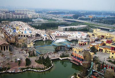 1 Shanghai bekommt in den n?chsten Jahren zwei neue Vergnügungsparks. N?chsten Juli soll der Happy-Valley-Themenpark er?ffnet werden. Sp?testens 2013 folgt ein Disneyland.