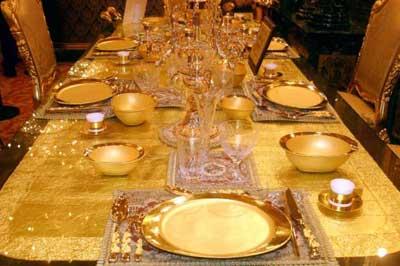 gold,Toilette,Goldpreis,Schweiz,Goldpalast,Juwelier ,Lenin,Hongkong,Toilettenschüssel,Guinness,Weltrekorde ,luxuri?s,Sehenswürdigkeit,erh?hte ,Gewinn ,Bodhisattwa,Causeway Bay,Swiss Horn