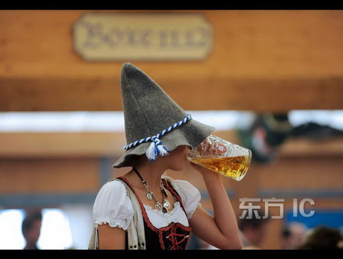 Oktoberfest ,München,Bierfestival ,Kellnerin ,Aufführung ,Umzug,2008