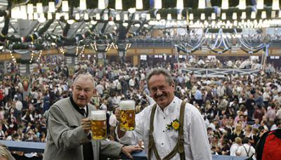 Oktoberfest ,München,Bierfestival ,Kellnerin ,Aufführung ,Umzug,2008