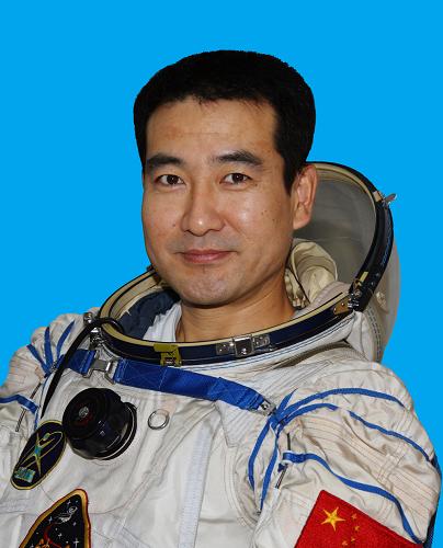 2 Die Taikonauten der chinesischen Weltraummission Shenzhou 7 haben sich am Mittwochabend der Presse gestellt. Die 3 Taikonauten, Zhai Zhigang, Liu Boming und Jing Haipeng, beantworteten Fragen bezüglich der dritten chinesischen Raumfahrt.