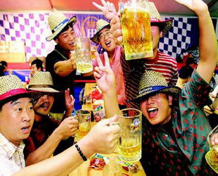 Qingdao,Beer,Festival,Oktoberfest,Olympia,Bierfest ,München,Kellnerinnen ,Auto,Vergnügungspark ,Sch?nheit,Bierg?ttin,Mazda ,karneval