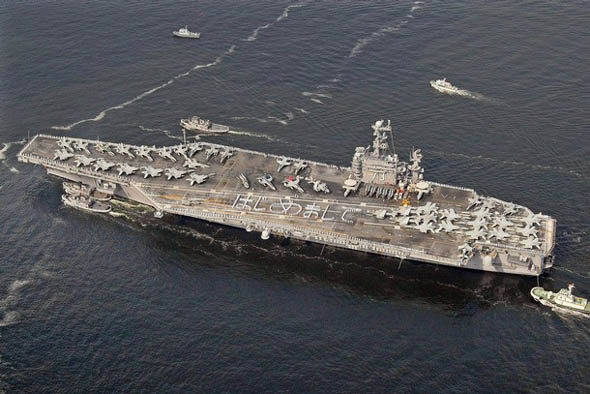 Der gr??te atombetriebene US-Flugzeugtr?ger Der gr??te atombetriebene US-Flugzeugtr?ger 'George Washington' hat am Donnerstag in seinem neuen Heimhafen Yokosuka in der japanischen Provinz Kanagawa geankert. Dies ist das erste Mal, dass die Vereinigten Staaten einen Atom-Flugzeugtr?ger im Ausland stationieren.