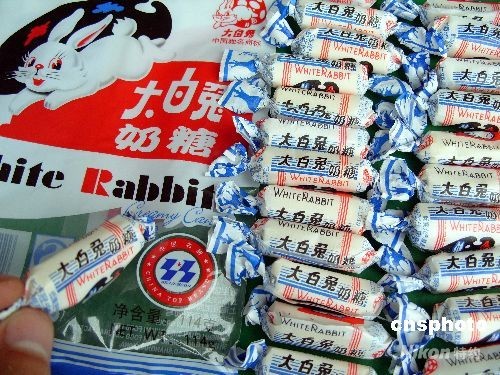Nachdem in den Bonbons der Marke White-Rabbit in Singapur Melamin festgestellt wurde, hat der Hersteller Guanshengyuan, eine Firma in der Shanghaier Bright-Food-Group, den Verkauf der bekannten Marke auch in China gestoppt.