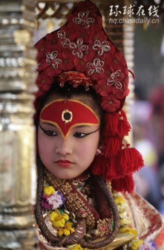 Jetzt hat Nepal seine neue lebende G?ttin. Die dreij?hrige Matina Shakya wurde am Dienstag Morgen in Kathmandu nach einer Reihe von religi?sen Zeremonien zur &apos;Royal Kumari&apos; ernannt und trat ihr Amt im Kumari-Palast an.