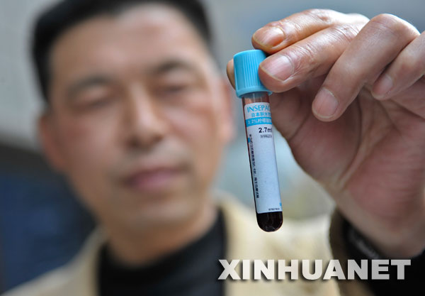 Das erste Bild von der Gen-Reihenfolge von Panda ist am Samstag in der südchinesischen Stadt Shenzhen fertig gestellt worden. Dies hat eine wissenschaftliche Grundlage für Schutz, Gesundheitspflegung sowie künstliche Fortpflanzung der aussterbenden Tierarten geschaffen.