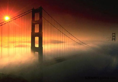 Ein Fangnetz aus Stahl soll an der Golden-Gate-Bridge in San Francisco angebracht werden, obwohl es der Sch?nheit des Bauwerks schaden k?nnte. Am vergangenen Freitag hat die Brückenverwaltung mit gro?em Mehr für die Sicherheitsma?nahme gestimmt. Ein Fangnetz aus Stahl soll an der Golden-Gate-Bridge in San Francisco angebracht werden, obwohl es der Sch?nheit des Bauwerks schaden k?nnte. Am vergangenen Freitag hat die Brückenverwaltung mit gro?em Mehr für die Sicherheitsma?nahme gestimmt.