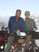 Zwei Schweizer radeln nach Tibet und helfen Kindern