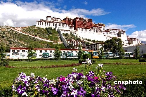 1 Die Regierung des Autonomen Gebietes Tibet erkl?rte, sie habe umfangreiche Anstrengungen im Bereich des Denkmalschutzes unternommen und dabei gro?e Unterstützung von der chinesischen Zentralregierung erhalten.