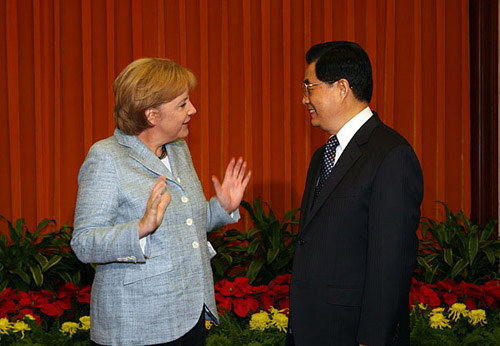 Chinas Staatspräsident Hu Jintao hat am Freitag die deutsche Bundeskanzlerin Angela Merkel, die zum siebten Asien-Europa-Treffen (ASEM) in Beijing eingetroffen war, zum Gespräch empfangen.
