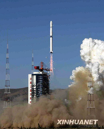Das chinesische Satellit-Abschusszentrum in Taiyuan hat am Samstag mit einer Tr?gerrakete vom Typ 'Langer Marsch 4B' zwei Satelliten der Serie 'Shijian-6' erfolgreich ins All geschickt. Ihre Aufgabe ist die Erforschung der Umgebungsbedingungen im Weltraum.