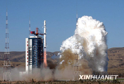 Das chinesische Satellit-Abschusszentrum in Taiyuan hat am Samstag mit einer Tr?gerrakete vom Typ 'Langer Marsch 4B' zwei Satelliten der Serie 'Shijian-6' erfolgreich ins All geschickt. Ihre Aufgabe ist die Erforschung der Umgebungsbedingungen im Weltraum.