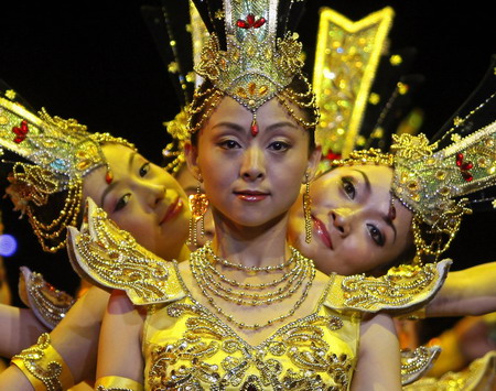 Am vergangenen Freitag hat das chinesische Behinderten-Ensemble in Lissabon vor über 2000 portugiesischen Zuschauern eine Aufführung gegeben. Dabei wurden auch die in China beliebten Tänze “Tausend-Hände-Bodhisattva” und “Pfau” gezeigt.