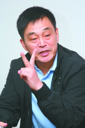 Das Magazin Forbes hat gestern seine j?hrliche Liste der wohlhabendsten Menschen der Welt ver?ffentlicht. Der reichste Festlandchinese hei?t demnach Liu Yongxing. Sein Verm?gen wird auf 20,4 Milliarden Yuan (etwa 3 Milliarden US-Dollar) gesch?tzt. Das Magazin Forbes hat gestern seine j?hrliche Liste der wohlhabendsten Menschen der Welt ver?ffentlicht. Der reichste Festlandchinese hei?t demnach Liu Yongxing. Sein Verm?gen wird auf 20,4 Milliarden Yuan (etwa 3 Milliarden US-Dollar) gesch?tzt.