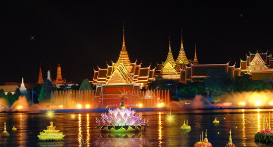 In Thailand wird in dieser Woche das traditionelle Lichterfest 'Loi Krathong' gefeiert. Dabei werden leuchtende Boote ins Wasser gesetzt und auf touristischen Aufschwung gehofft.