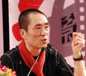 3 Zhang Yimou hat mit der Inszenierung der Er?ffnungs- und Abschlusszeremonien für die Olympischen Spiele einmal mehr seine künstlerische Vielseitigkeit unter Beweis gestellt. Seinen eigenen Erfolg zu toppen wird eine gro?e Herausforderung.