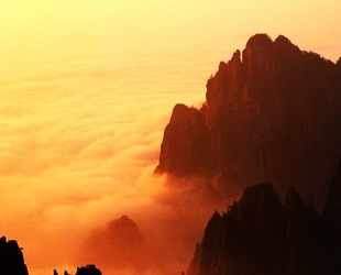 Der Taishan, früher auch Daishan genannt, befindet sich im Zentrum der Provinz Shandong, grenzt im Süden an Qufu, die Heimat von Konfuzius, und im Norden an Jinan, die Hauptstadt der Provinz Shandong.