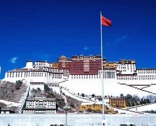 Der Potala-Palast in Tibet erstrahlt bald in neuem Glanz. Aufwendige Restaurationsarbeiten an dem Weltkulturerbe sollen Ende des Jahres abgeschlossen werden.