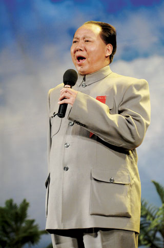 1 Mao Zedong stammt aus Xiangtan in Hunan. Für ein Bühnendrama über den gro?en Vorsitzenden fand kürzlich ein Casting statt. Die Schauspieler sollen den Menschen ein lebendiges Bild von Mao vermitteln.