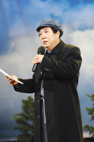 3 Mao Zedong stammt aus Xiangtan in Hunan. Für ein Bühnendrama über den gro?en Vorsitzenden fand kürzlich ein Casting statt. Die Schauspieler sollen den Menschen ein lebendiges Bild von Mao vermitteln.