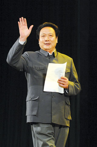 5 Mao Zedong stammt aus Xiangtan in Hunan. Für ein Bühnendrama über den gro?en Vorsitzenden fand kürzlich ein Casting statt. Die Schauspieler sollen den Menschen ein lebendiges Bild von Mao vermitteln.