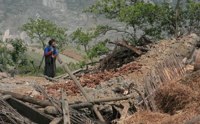 1 Die Qiang befinden sich in den am st?rksten von dem Sichuan-Erdbeben betroffenen Gebieten und ihre Kultur war daher schwer besch?digt.